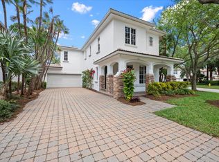 371 Columbus St, Palm Beach Gardens, FL 33410