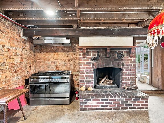 27th image of 841 Earley Farm Rd