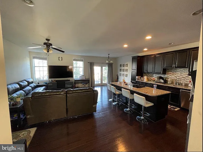 23247 Hanworth St — Photo 9