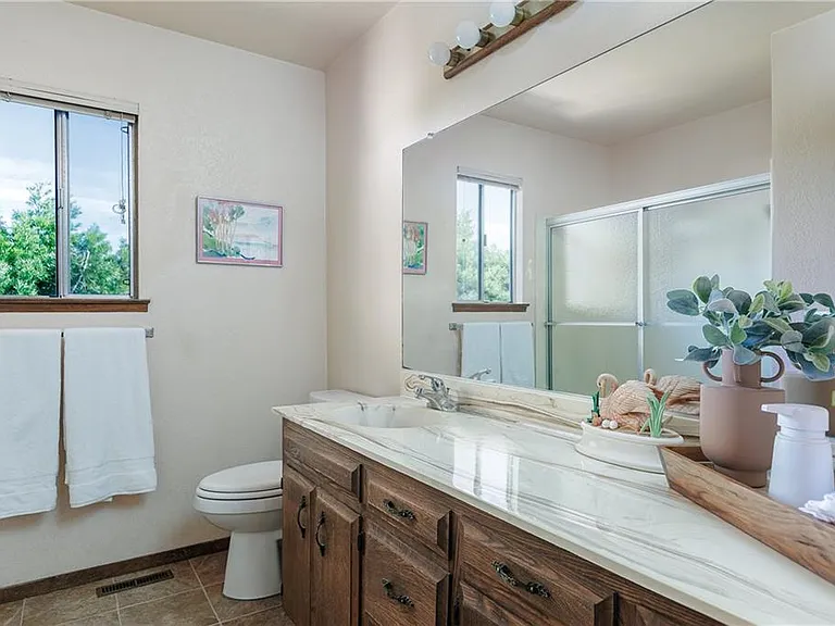 2440 Oak Ridge Dr — Photo 22