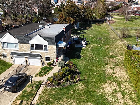 5th image of 9988 Woodfern Rd