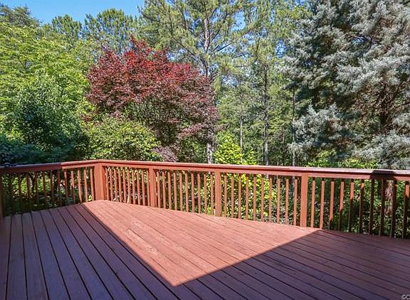 3rd image of 2911 London Park Dr