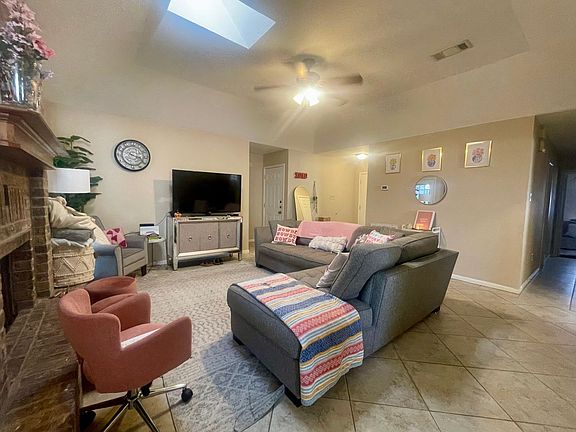 3rd image of 1010 Hardwood Ln