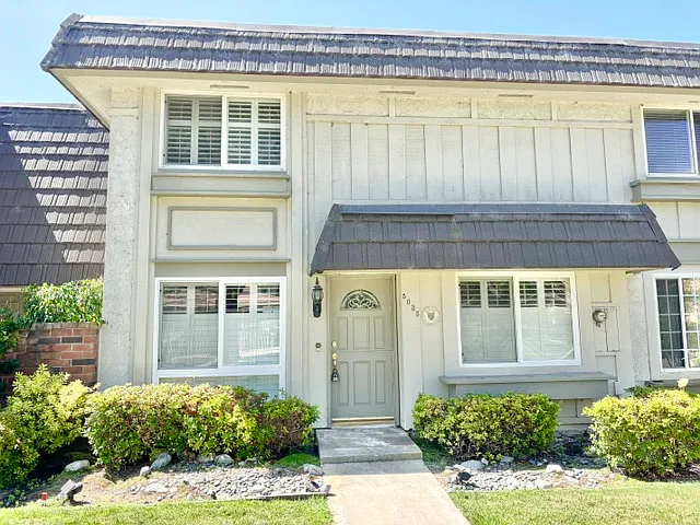 5035 Hampton Ct — Photo 2