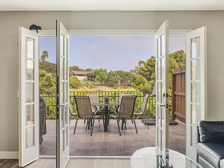 6441 Kanan Dume Rd — Photo 2