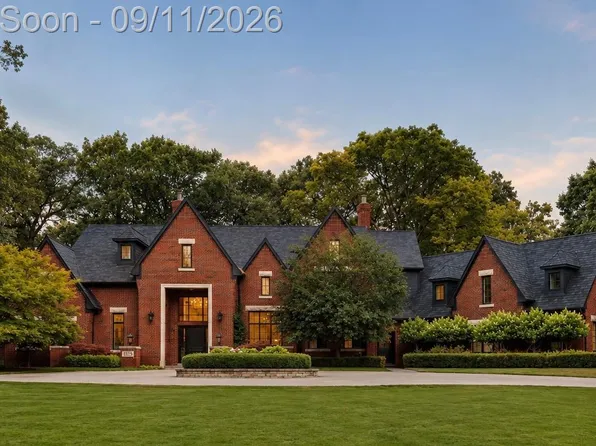 31235 Woodside Dr, Franklin, MI 48025