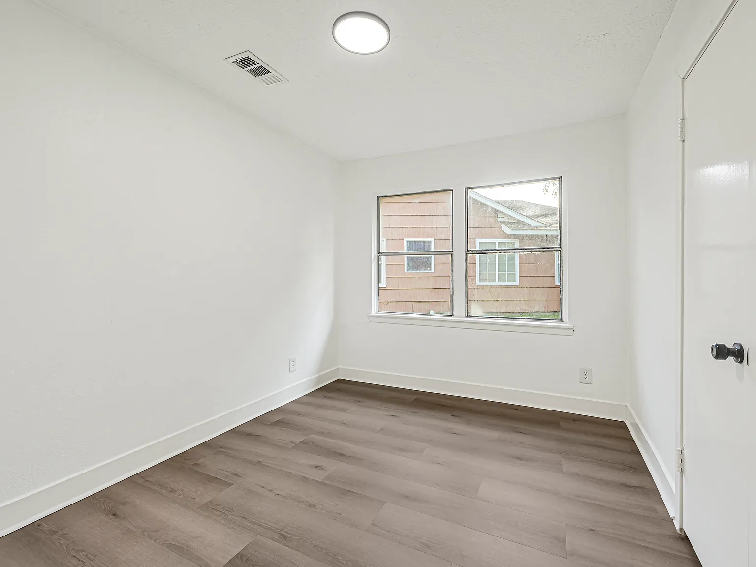 4 bed, 1487 sqft, $1,900 — Photo 4