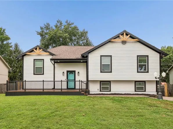309 NE Brookwood Dr, Blue Springs, MO 64014
