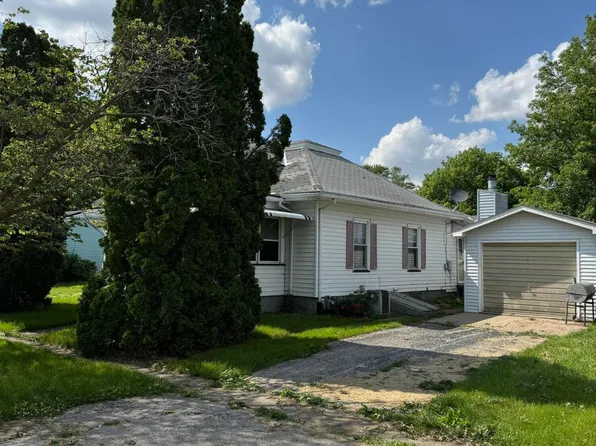 315 4th St, Atalissa, IA 52720