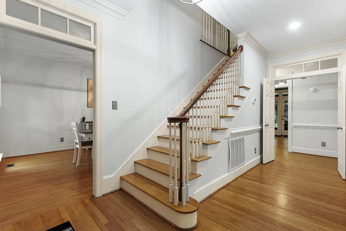 4 bed, 3332 sqft, $7,500 — Photo 2