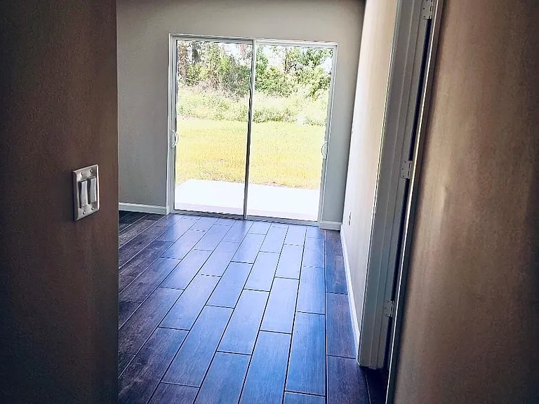 1086 SW Eureka Ave — Photo 14