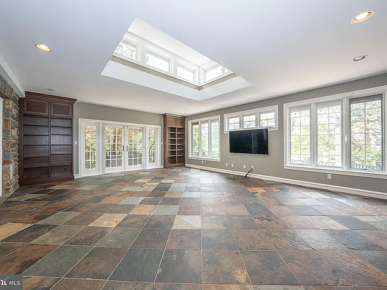 101 E Brookhaven Rd — Photo 13
