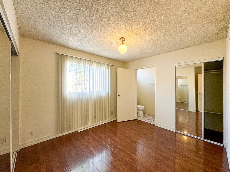 4554 Russell Ave #2 — Photo 20