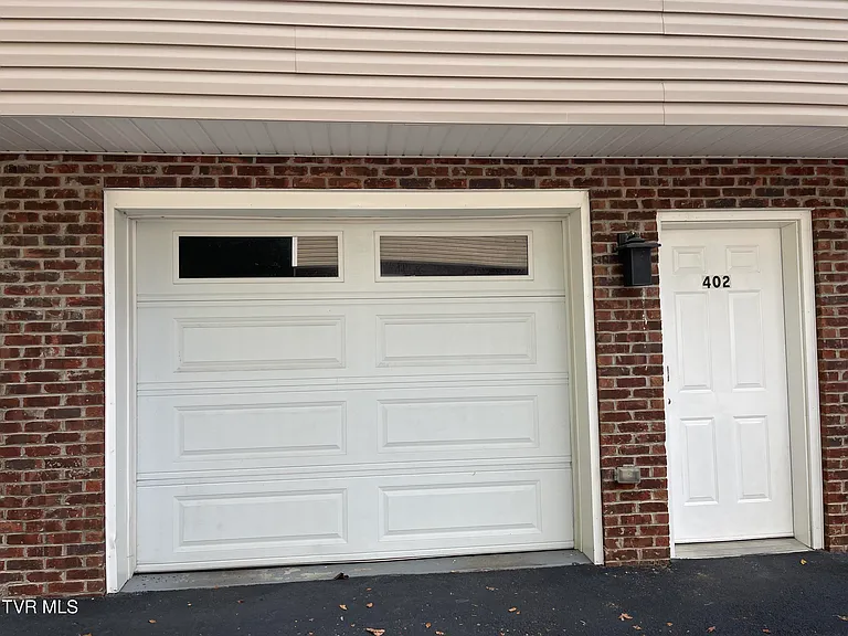 169 E Grand Ave #402 — Photo 3