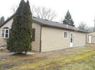 1810 Ambleside Rd, Oregon, OH 43616