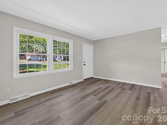 3rd image of 6820 Barrington Dr