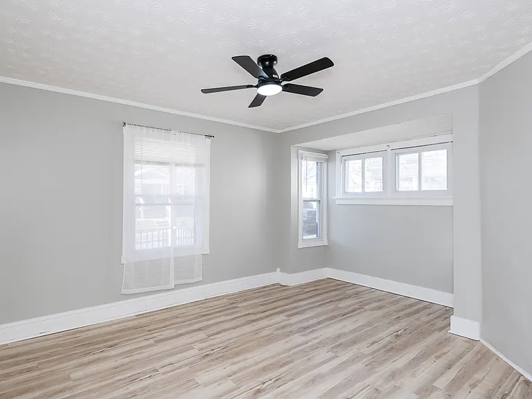 1420 Holly Ave — Photo 9