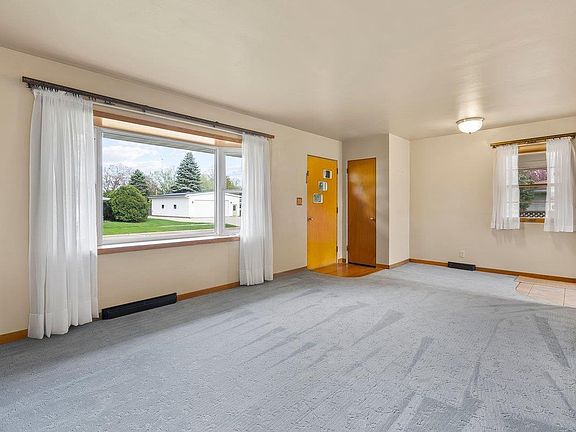 5th image of 2216 Valley Park Dr