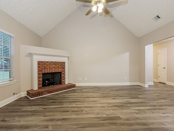 5th image of 208 Pebble Creek Dr