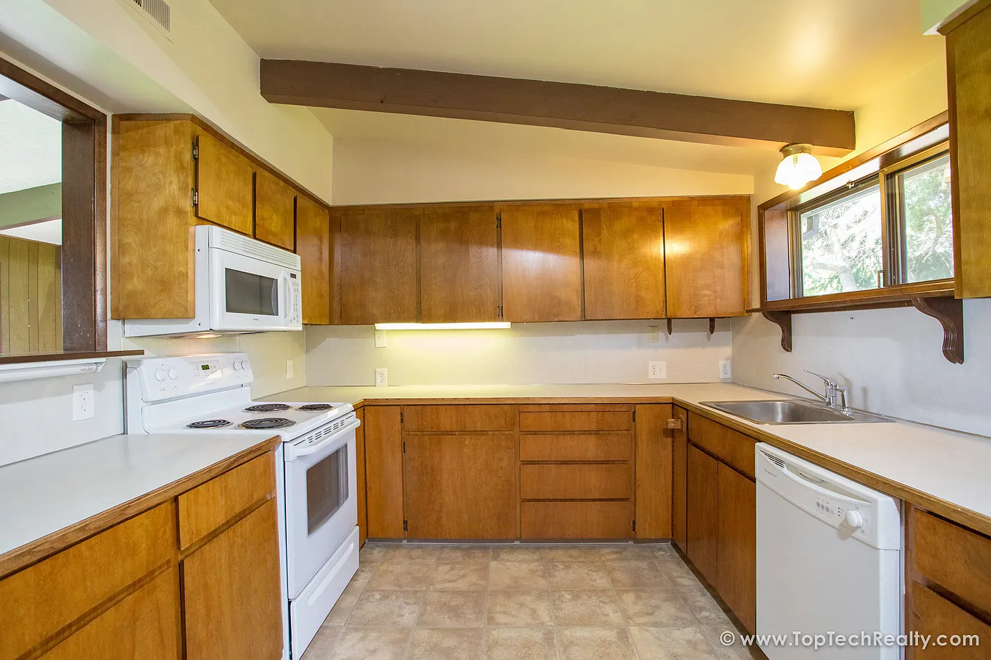 Charming Mid-Century Modern Ranch | 3 Bed | 2 Bath | One-Level Living | Prime Cedar Mill Location... — Photo 4