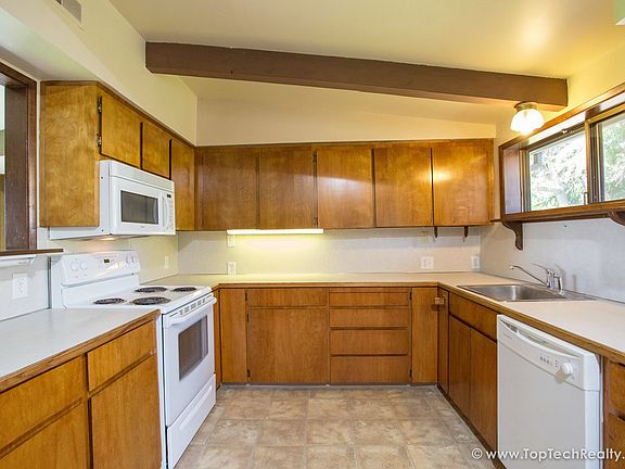 4th image of 675 NW 123rd Ave