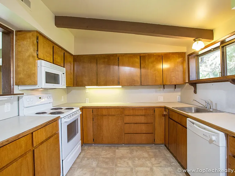 675 NW 123rd Ave — Photo 4