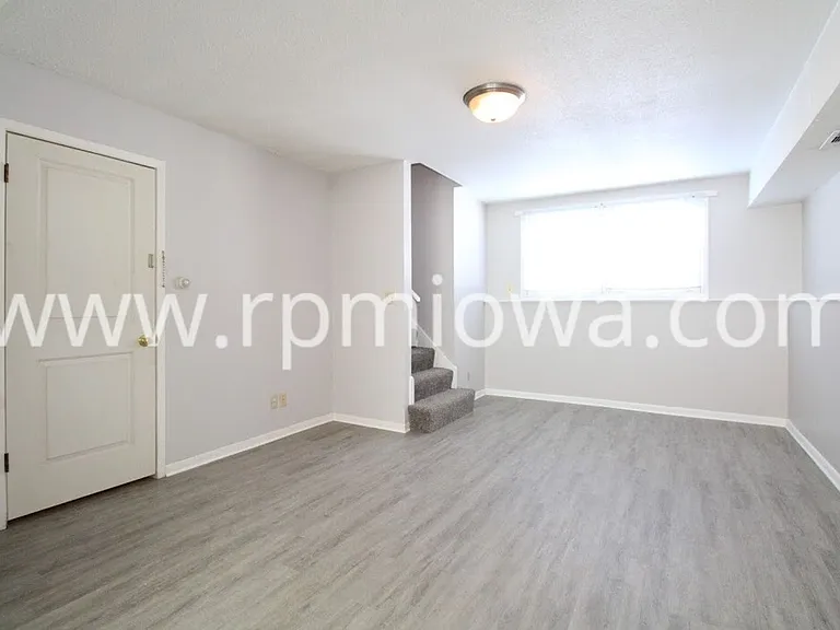 1607 NW 2nd St — Photo 2