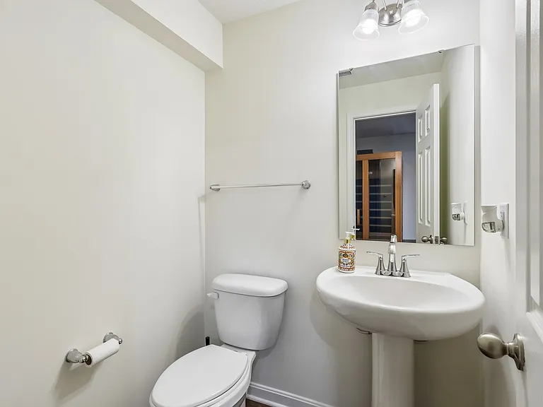 1105 Deerfield Dr — Photo 5