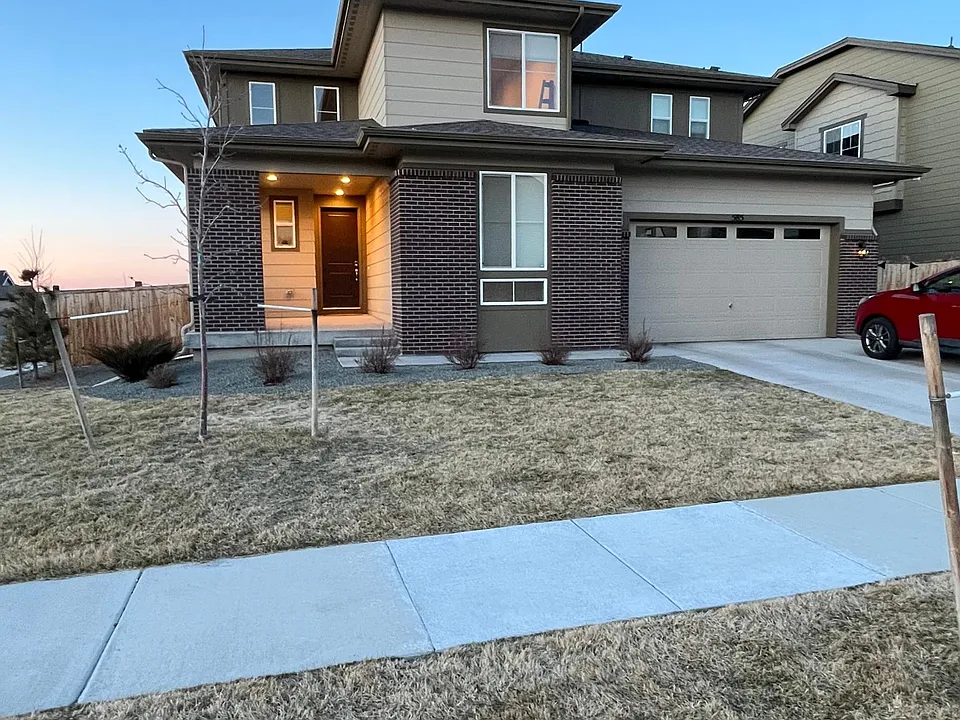 585 W 128th Dr