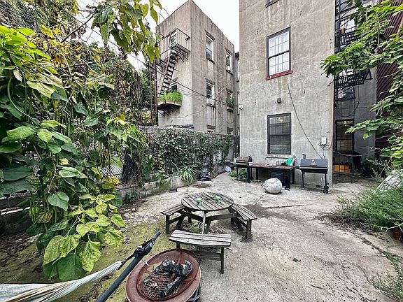 4th image of 630 Kosciuszko St #1R