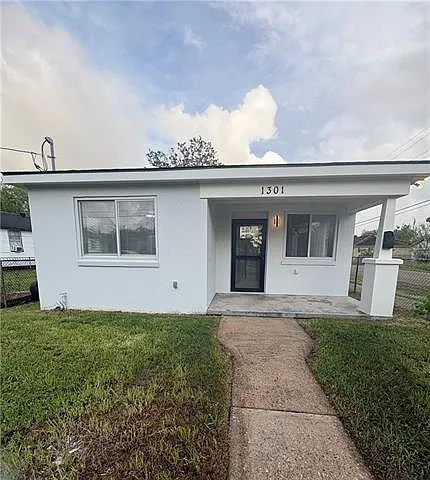 1301 Lamanche St Photo 1