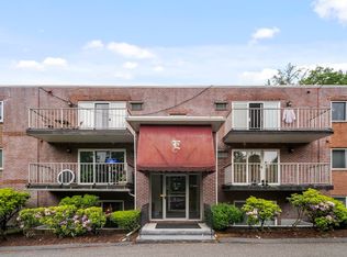 31 Hamlin Ln APT B11, Needham, MA 02492