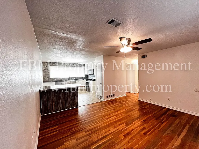 1408 Nichols St — Photo 4