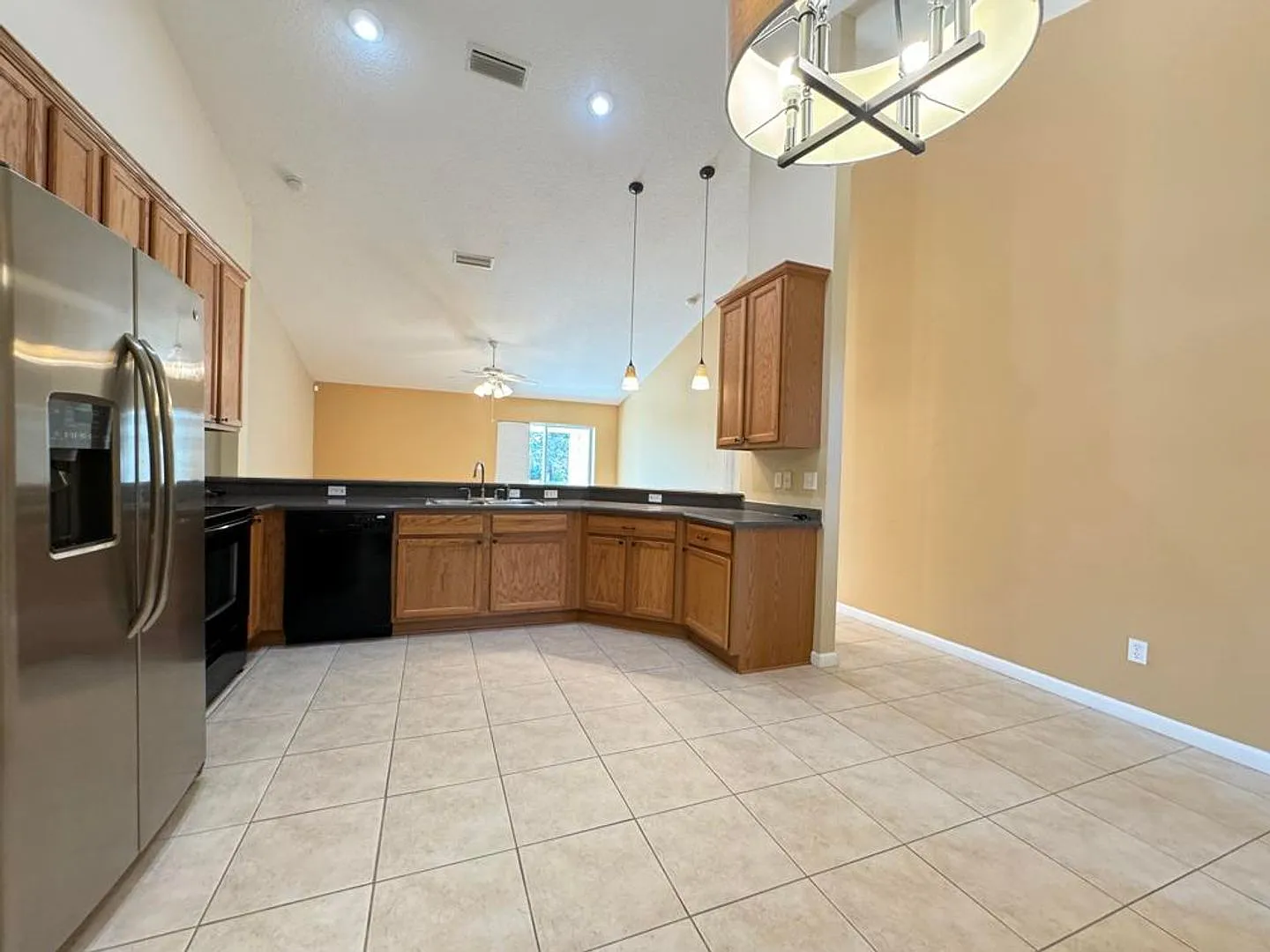 Beautiful 3 Bedroom Home in LPGA! — Photo 2