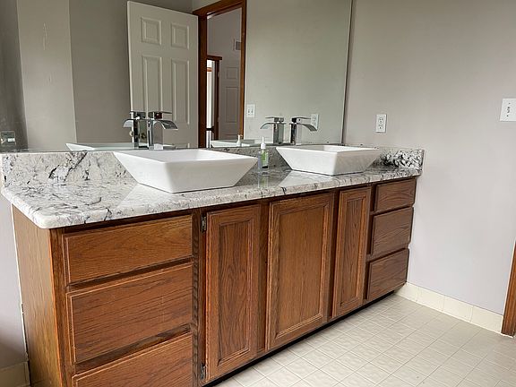 4th image of 45393 Danbury Ct