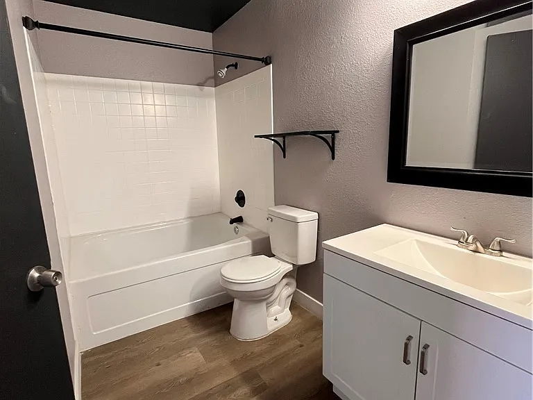 6233 Ilanos Ln #D — Photo 8