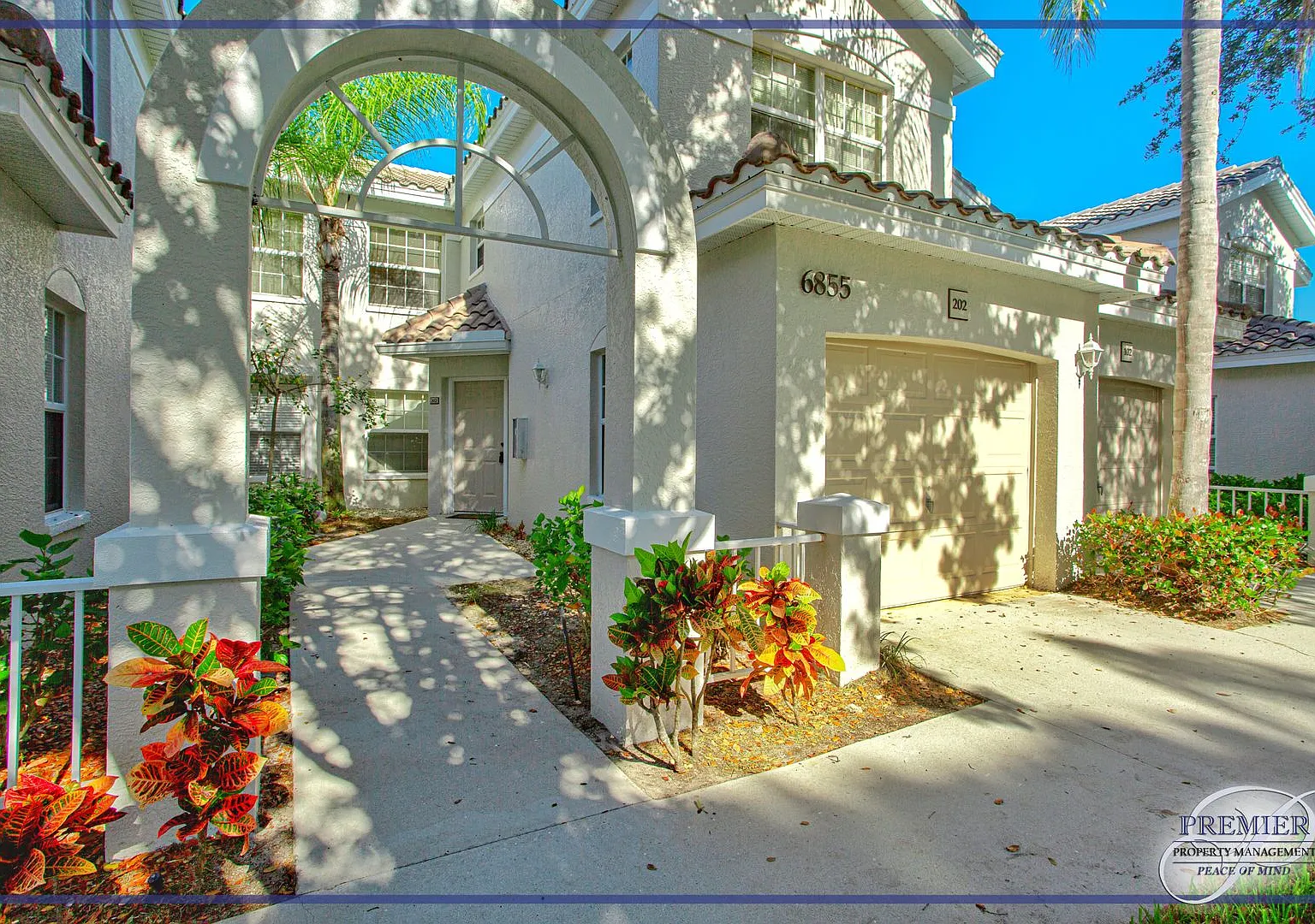Furnished 3 Bed/2 Bath Villa W/ Garage North Naples Calusa Bay South Gated Lake View — Photo 1