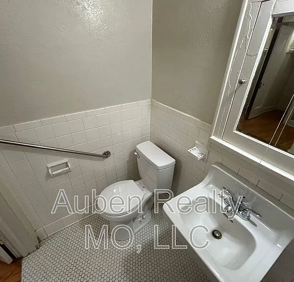 5446 Charlotte St #1F — Photo 21