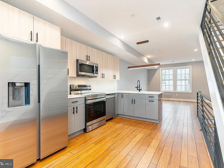 2821 Livingston St #2 — Photo 1