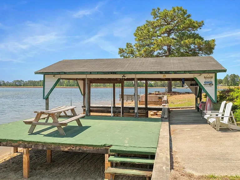 Enjoy dinner by the lake!