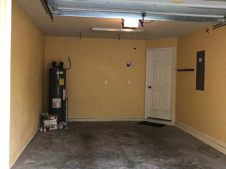 2801 Birchcreek Dr — Photo 2