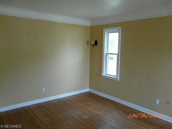 5th image of 14329 Montrose Ave