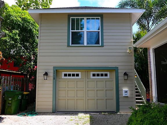 2nd image of 1717 Oak St