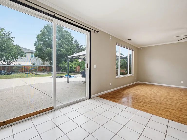 722 Summer Ln — Photo 12