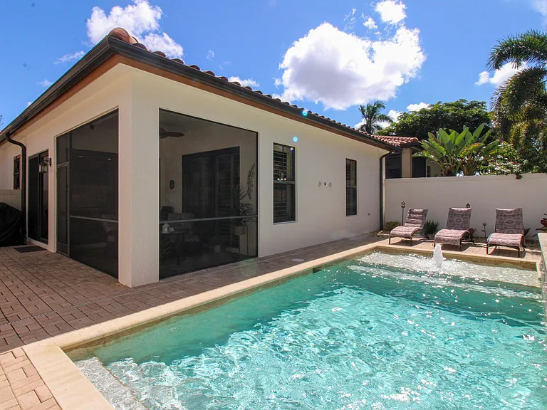 8000 Cordoba Pl — Photo 19
