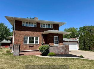 212 A St, Shelton, NE 68876