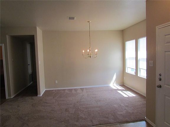 3rd image of 613 Chapman Dr