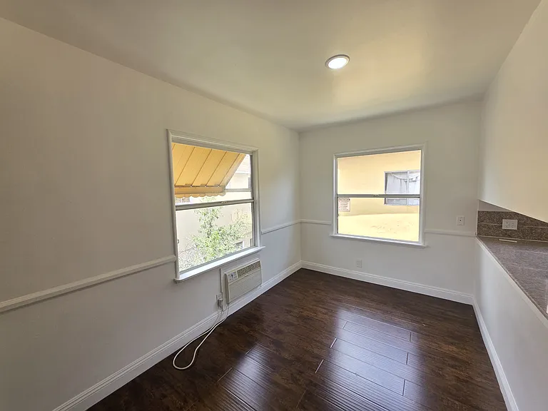 8706 Parthenia Pl #8 — Photo 18