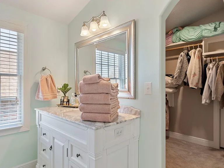 4332 E Ambrose Dr — Photo 32