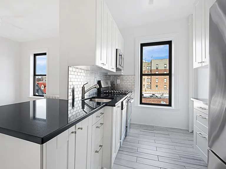 235 E 2nd St #D5 — Photo 1